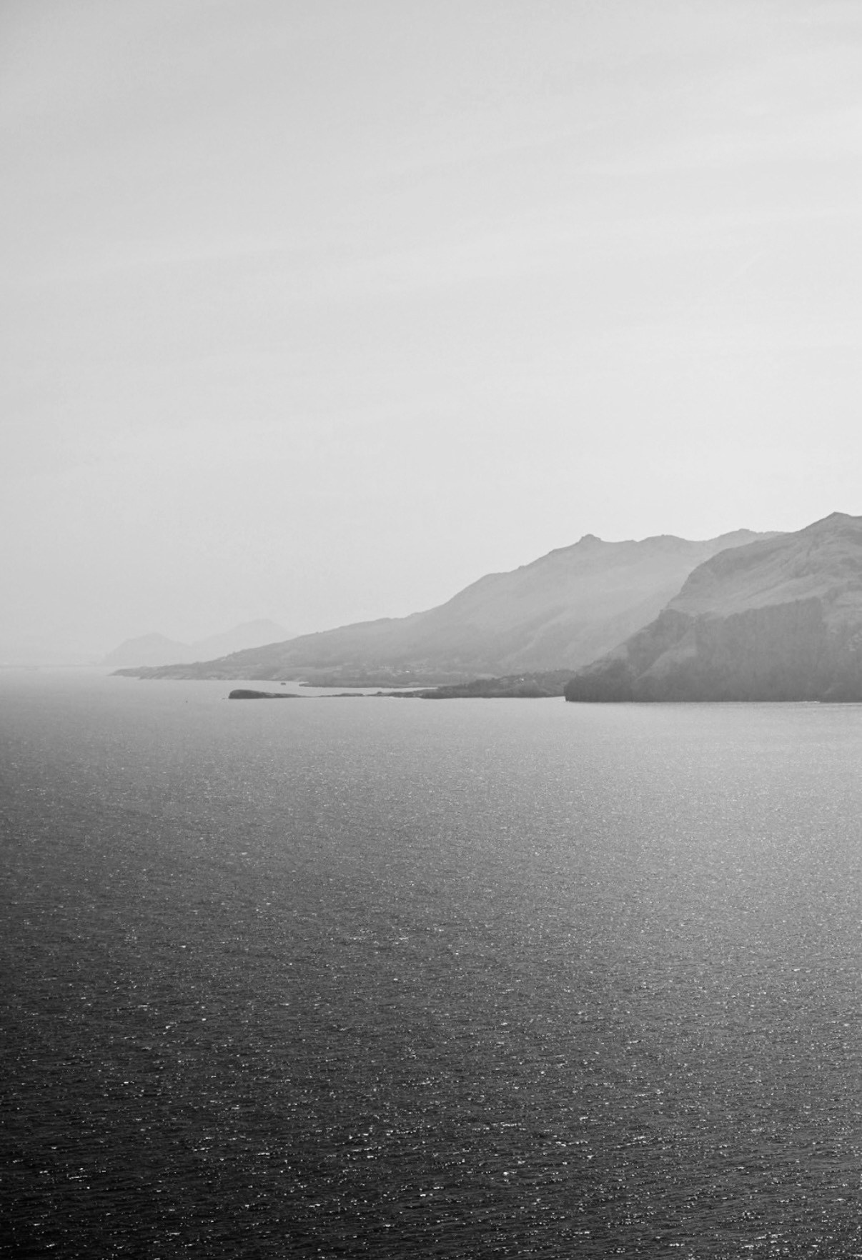 Costa con niebla